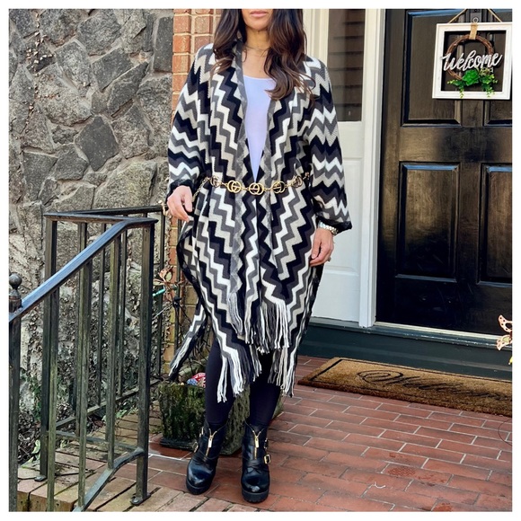 BOHO FABULOUS KNIT FRINGED PONCHO SHAWL - Picture 9 of 9